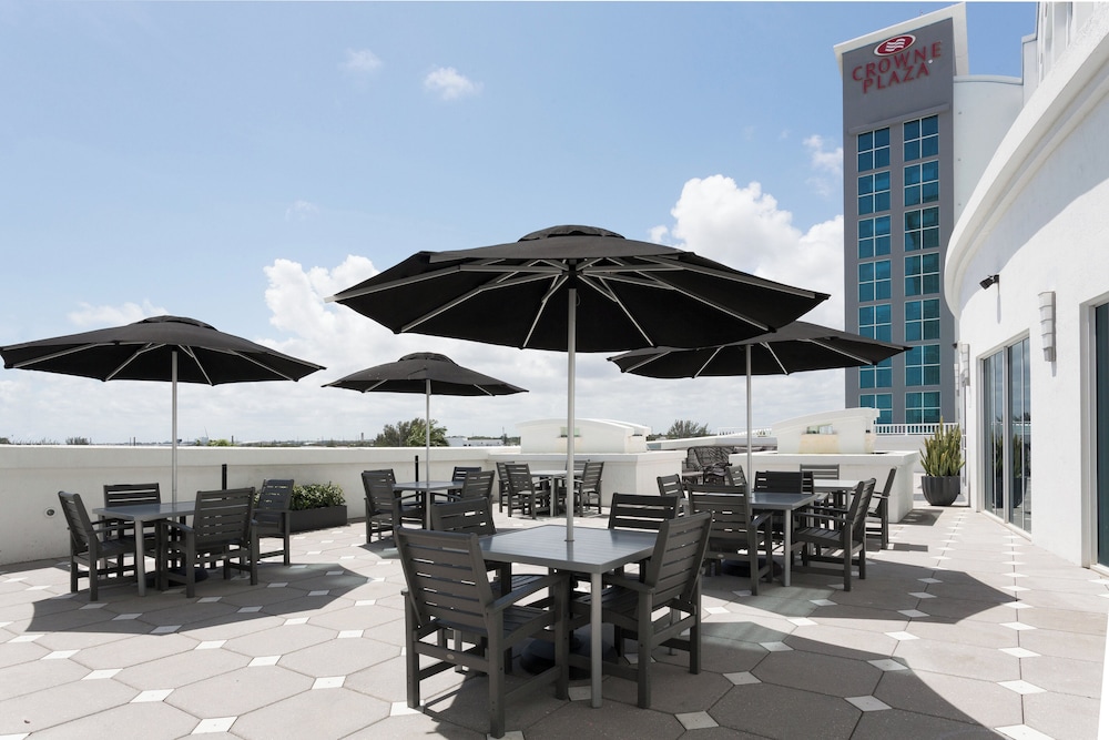 Crowne Plaza Hotel Fort Lauderdale Airport/Cruiseport by IHG — Restaurant & bars in Fort Lauderdale, Florida