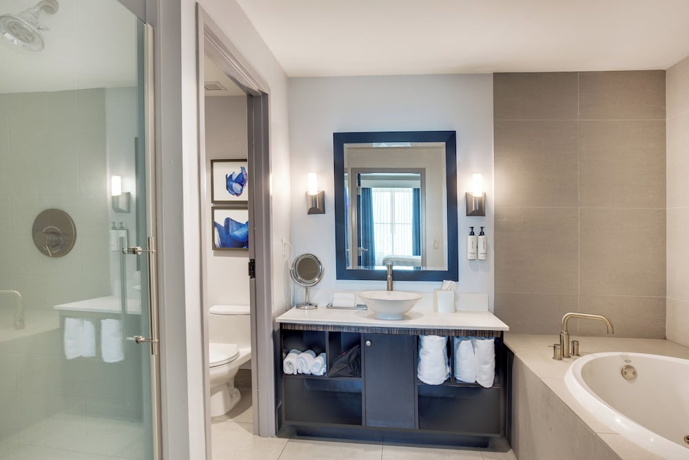 Crowne Plaza Hotel Fort Lauderdale Airport/Cruiseport by IHG — Hotel rooms in Fort Lauderdale, Florida