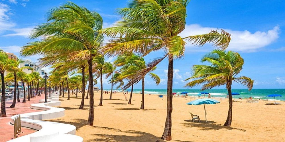 Crowne Plaza Hotel Fort Lauderdale Airport/Cruiseport by IHG — Beach in Fort Lauderdale, Florida