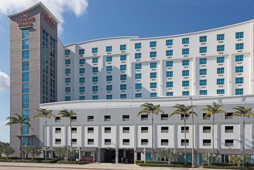 Crowne Plaza Hotel Fort Lauderdale Airport/Cruiseport by IHG — Hotel building in Fort Lauderdale, Florida