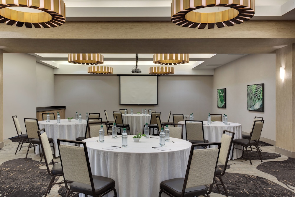 Crowne Plaza Hotel Fort Lauderdale Airport/Cruiseport by IHG — Hotel building in Fort Lauderdale, Florida