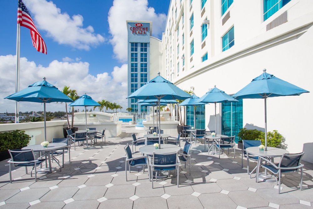 Crowne Plaza Hotel Fort Lauderdale Airport/Cruiseport by IHG — Restaurant & bars in Fort Lauderdale, Florida