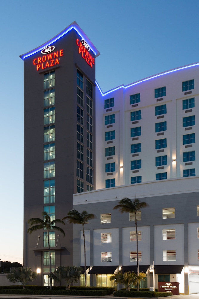 Crowne Plaza Hotel Fort Lauderdale Airport/Cruiseport by IHG — Hotel building in Fort Lauderdale, Florida