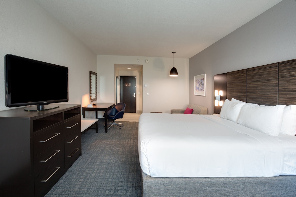 Crowne Plaza Hotel Fort Lauderdale Airport/Cruiseport by IHG — Hotel rooms in Fort Lauderdale, Florida