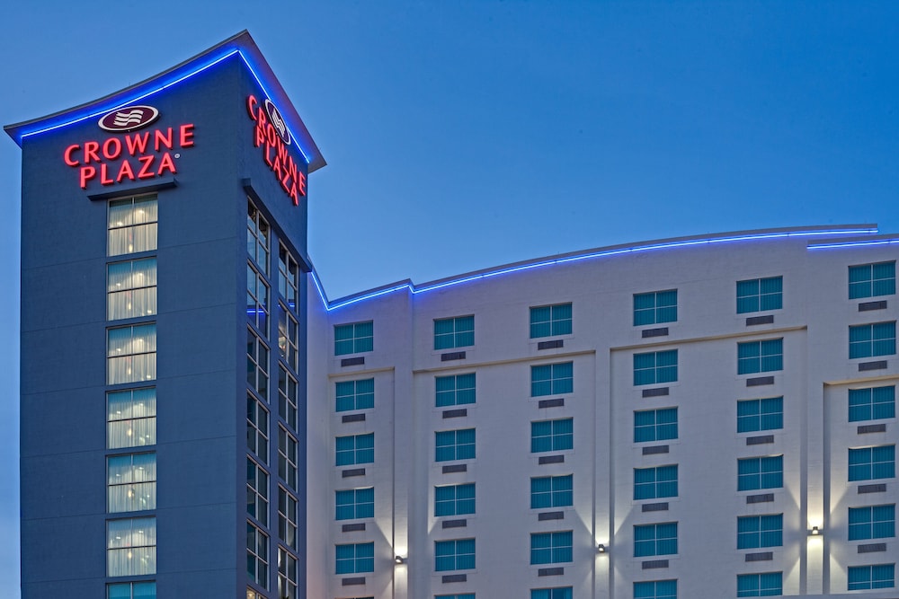 Crowne Plaza Hotel Fort Lauderdale Airport/Cruiseport by IHG — Hotel building in Fort Lauderdale, Florida