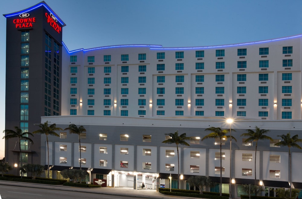 Crowne Plaza Hotel Fort Lauderdale Airport/Cruiseport by IHG — Hotel building in Fort Lauderdale, Florida