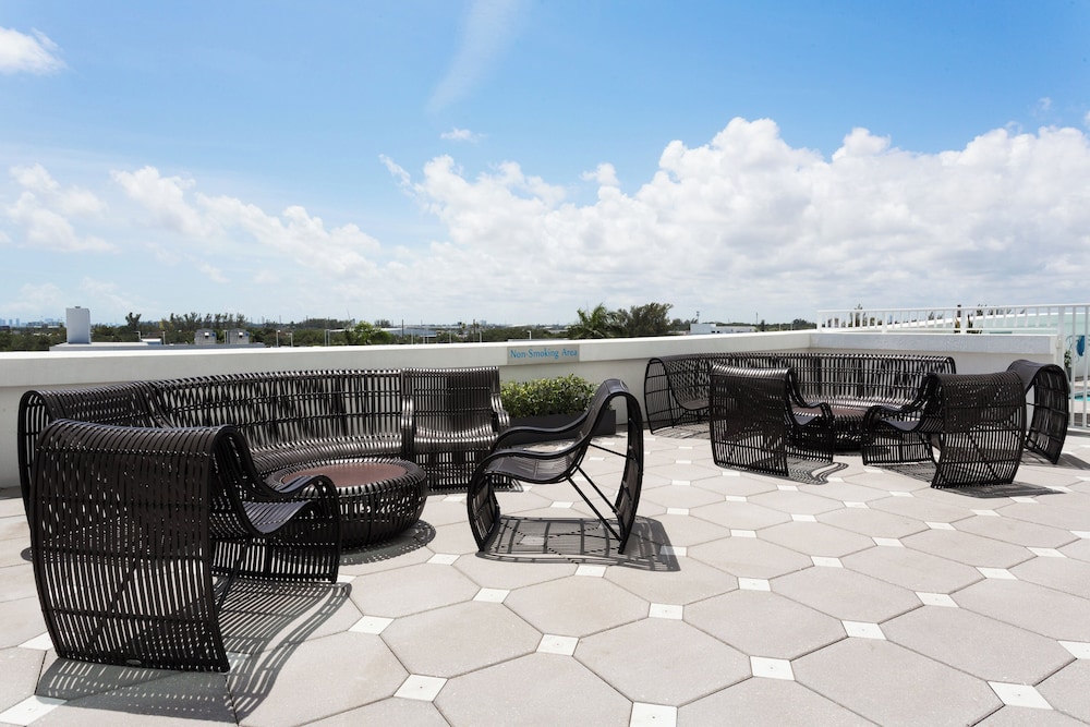 Crowne Plaza Hotel Fort Lauderdale Airport/Cruiseport by IHG — Hotel building in Fort Lauderdale, Florida