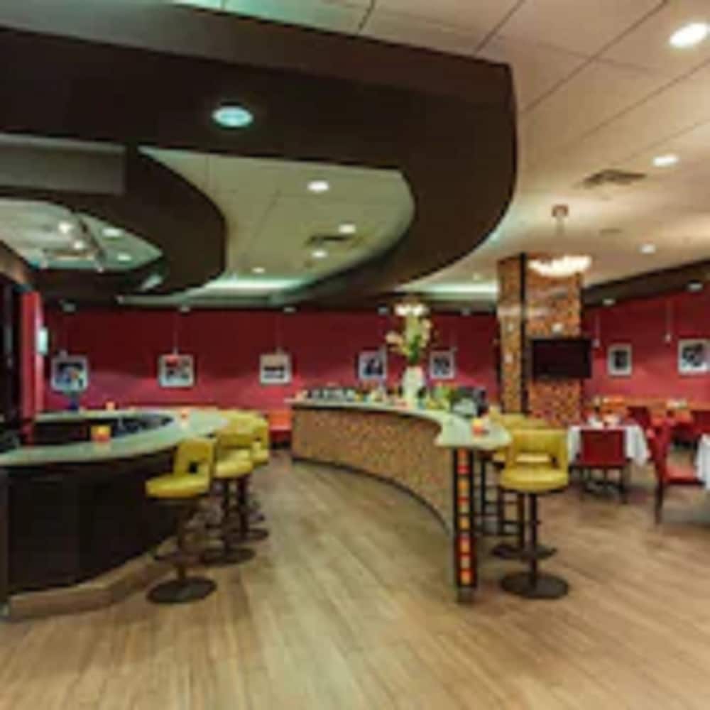 Crowne Plaza Hotel Fort Lauderdale Airport/Cruiseport by IHG — Restaurant & bars in Fort Lauderdale, Florida