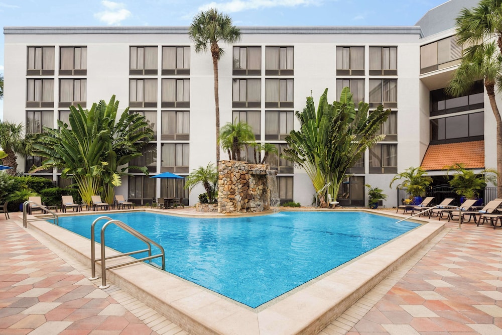 Doubletree by Hilton Fort Myers at Bell Tower Shops — Main photo in Fort Myers, Florida