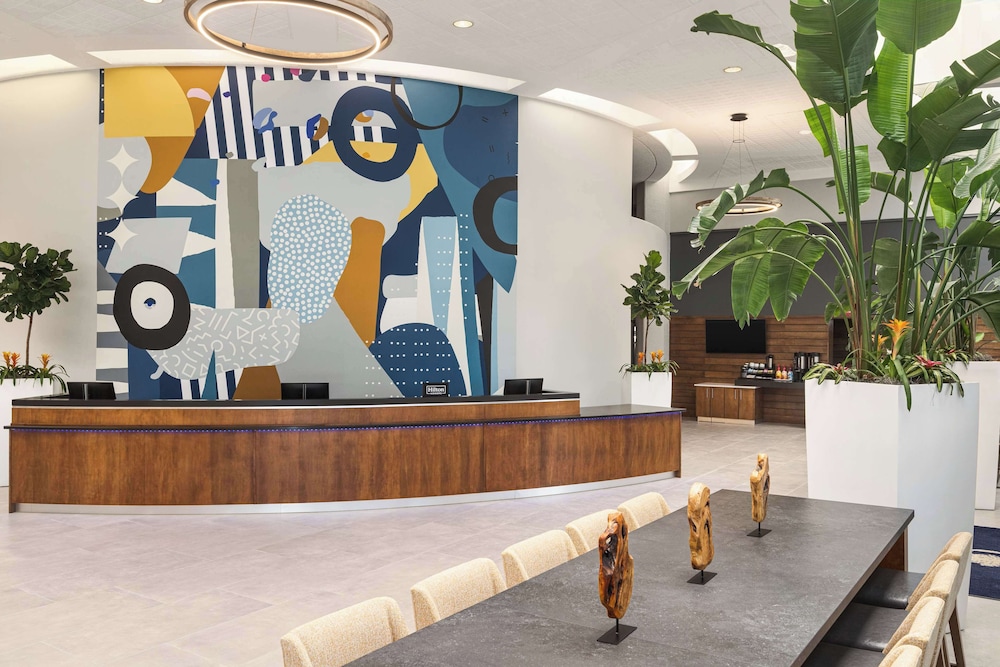 Doubletree by Hilton Fort Myers at Bell Tower Shops — Hotel building in Fort Myers, Florida