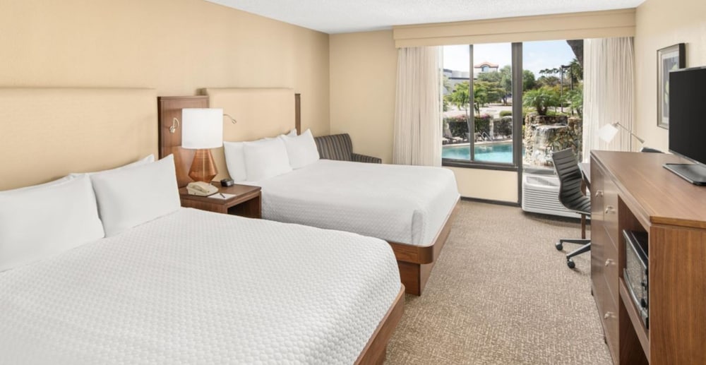 Doubletree by Hilton Fort Myers at Bell Tower Shops — Hotel rooms in Fort Myers, Florida