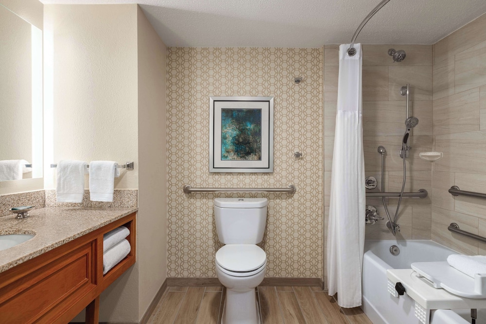 Doubletree by Hilton Fort Myers at Bell Tower Shops — Hotel rooms in Fort Myers, Florida