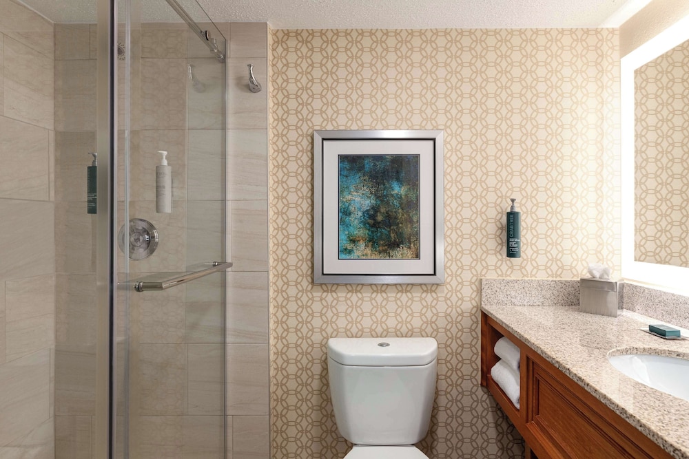 Doubletree by Hilton Fort Myers at Bell Tower Shops — Hotel rooms in Fort Myers, Florida