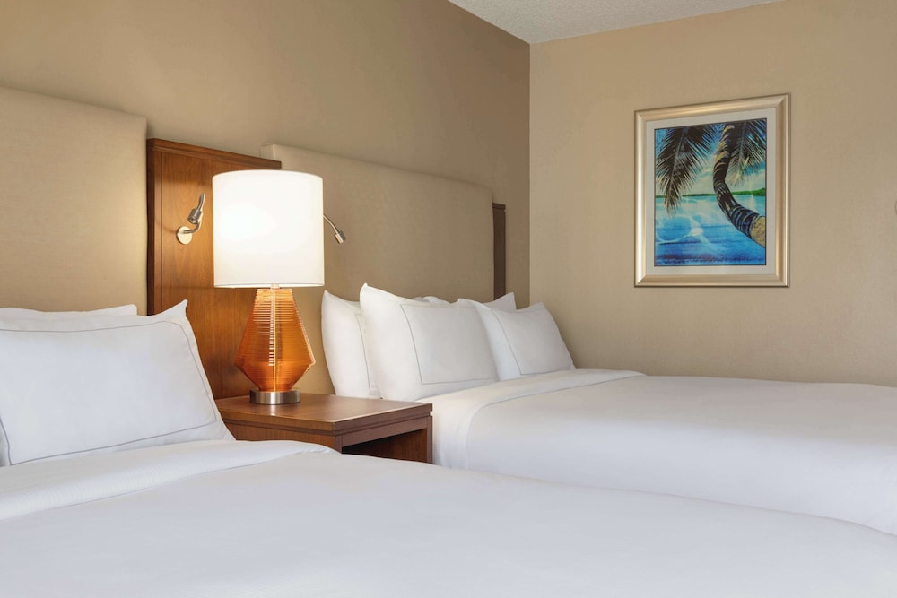 Doubletree by Hilton Fort Myers at Bell Tower Shops — Hotel rooms in Fort Myers, Florida