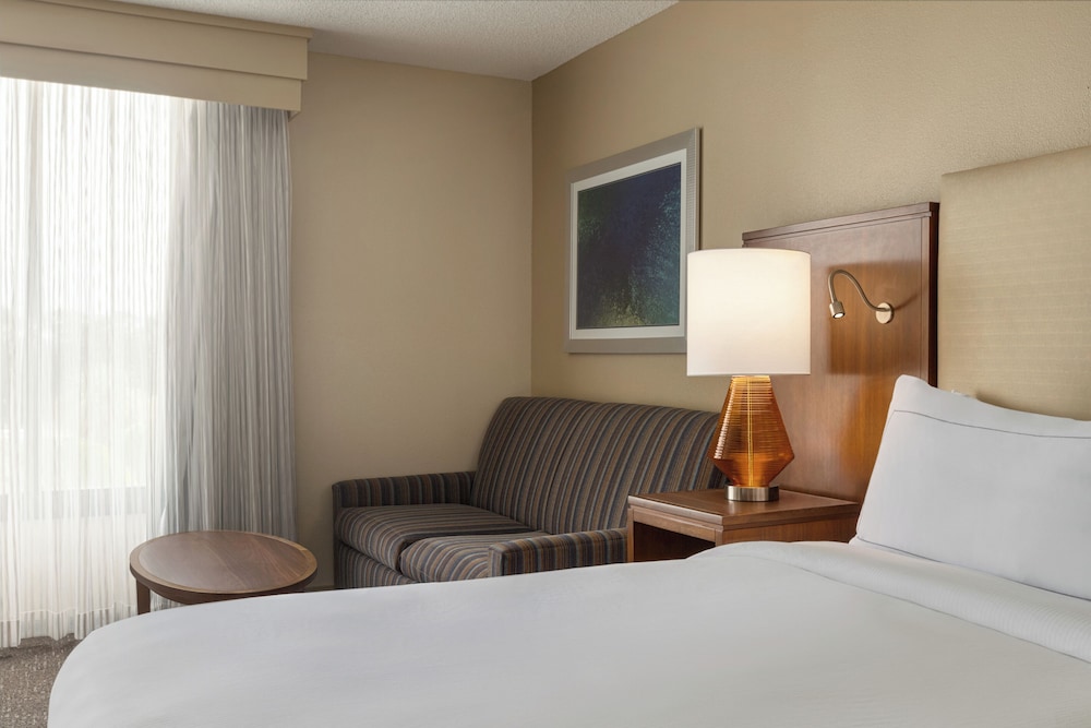 Doubletree by Hilton Fort Myers at Bell Tower Shops — Hotel rooms in Fort Myers, Florida