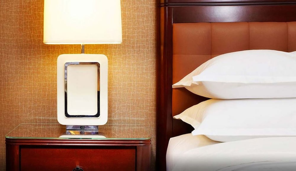 Sheraton Tampa Brandon Hotel — Hotel rooms in Tampa, Florida