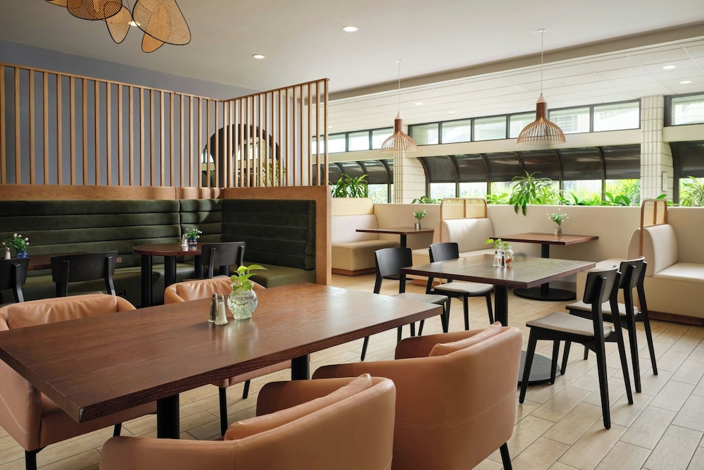 Sheraton Tampa Brandon Hotel — Restaurant & bars in Tampa, Florida