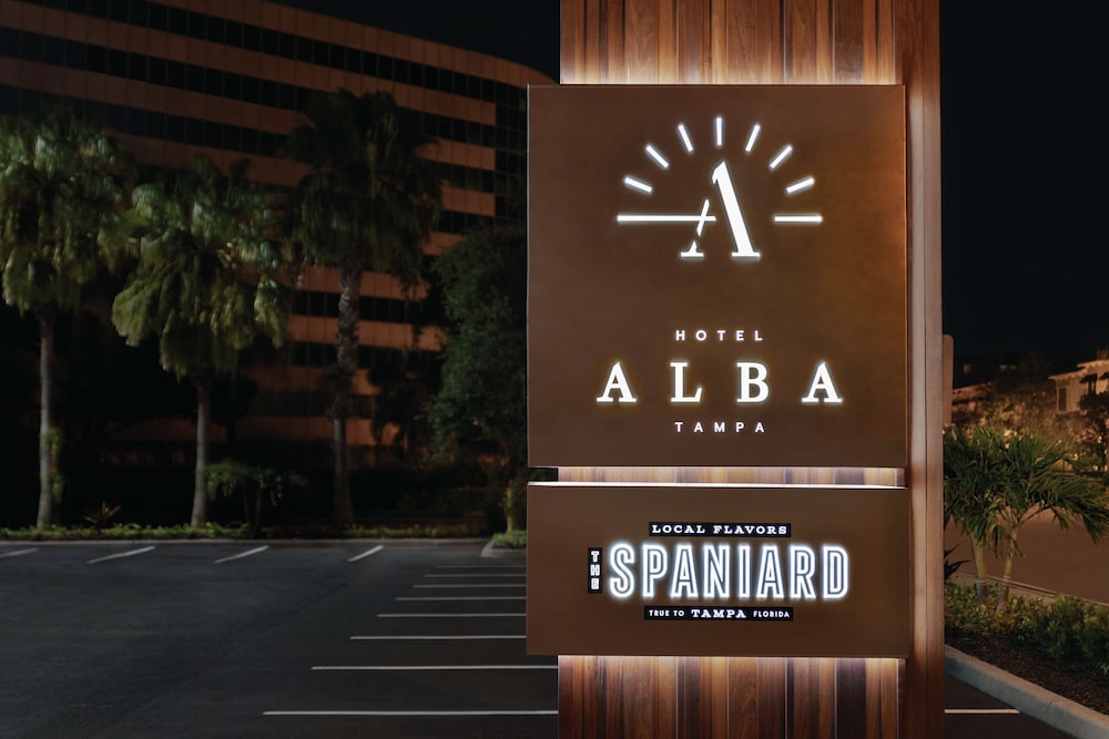 Hotel Alba, Tapestry Collection by Hilton — Hotel building in Tampa, Florida