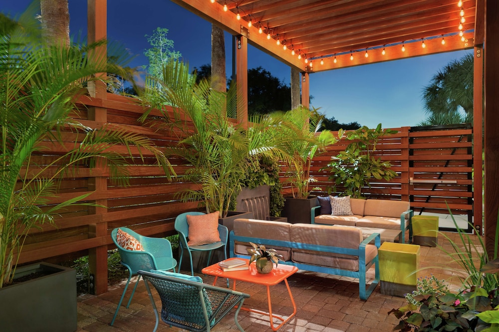 Hotel Alba, Tapestry Collection by Hilton — Restaurant & bars in Tampa, Florida