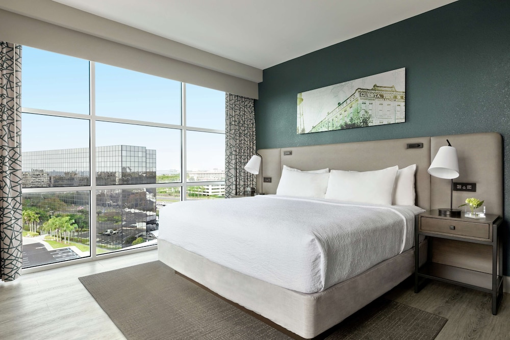 Hotel Alba, Tapestry Collection by Hilton — Hotel rooms in Tampa, Florida