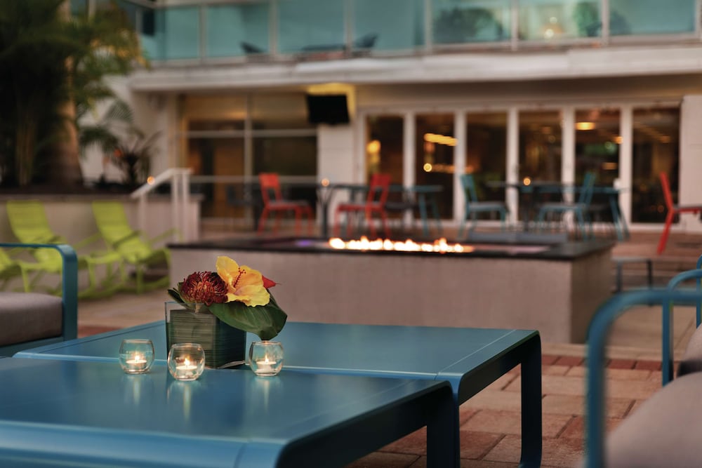 Hotel Alba, Tapestry Collection by Hilton — Restaurant & bars in Tampa, Florida