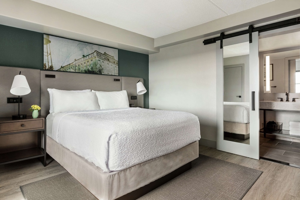 Hotel Alba, Tapestry Collection by Hilton — Hotel rooms in Tampa, Florida