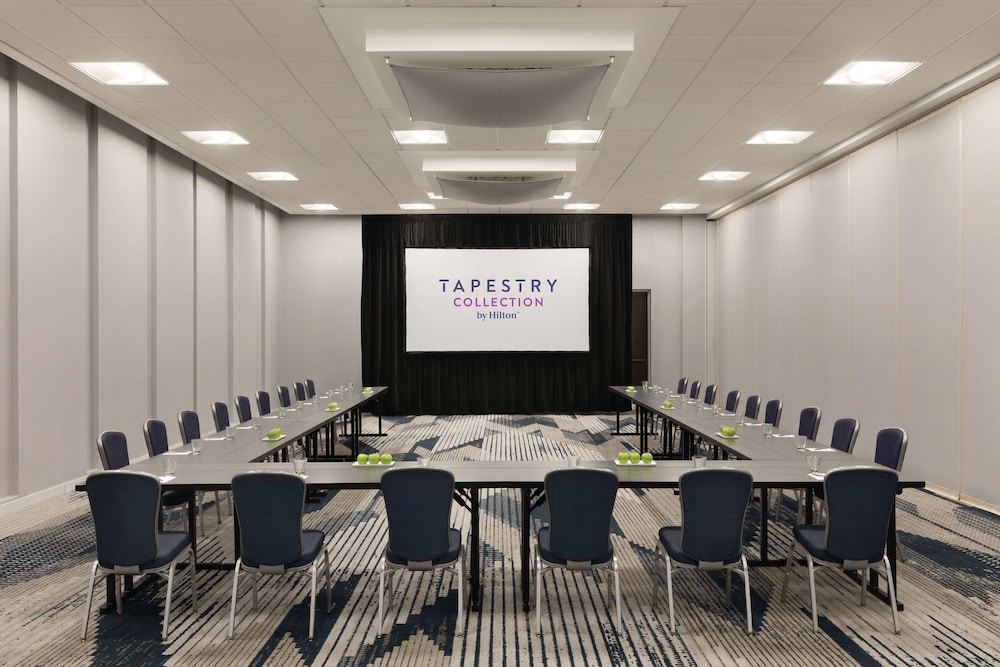 Hotel Alba, Tapestry Collection by Hilton — Hotel building in Tampa, Florida