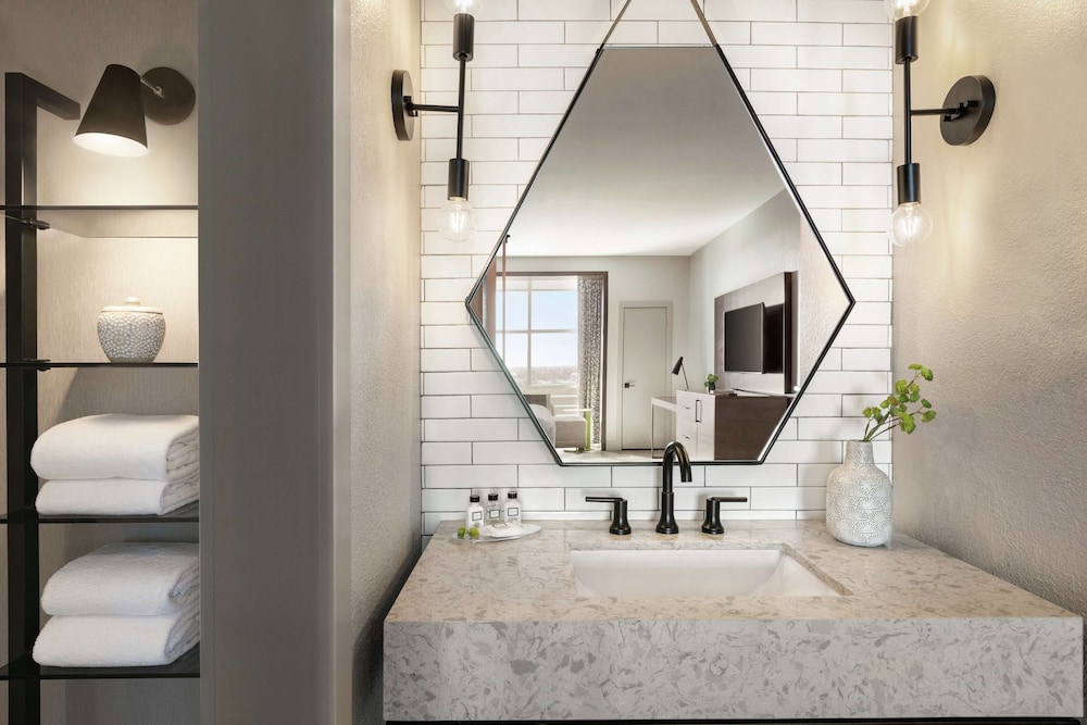 Hotel Alba, Tapestry Collection by Hilton — Hotel rooms in Tampa, Florida