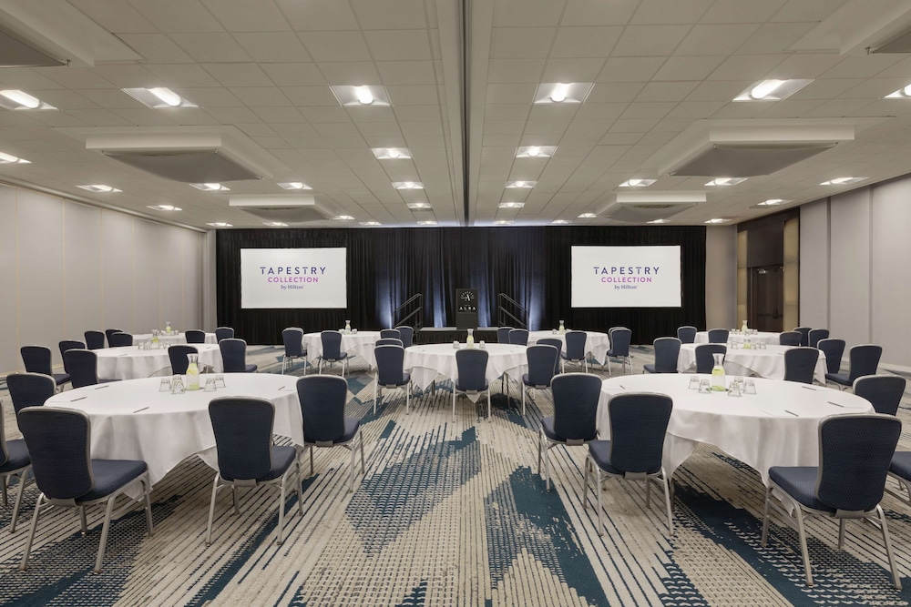 Hotel Alba, Tapestry Collection by Hilton — Restaurant & bars in Tampa, Florida