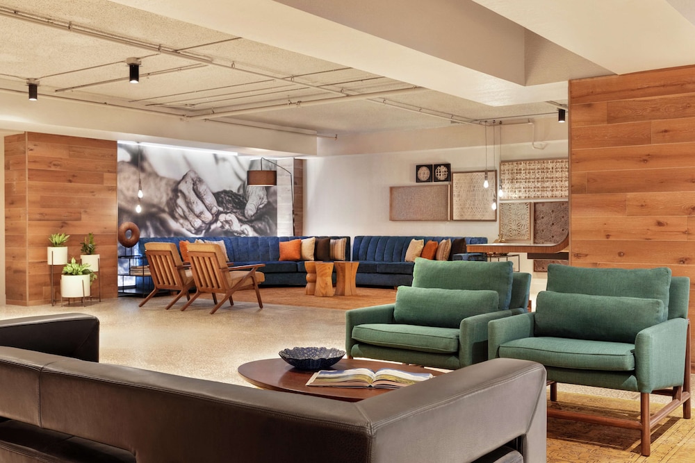 Hotel Alba, Tapestry Collection by Hilton — Hotel rooms in Tampa, Florida