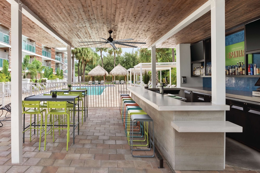 Hotel Alba, Tapestry Collection by Hilton — Restaurant & bars in Tampa, Florida