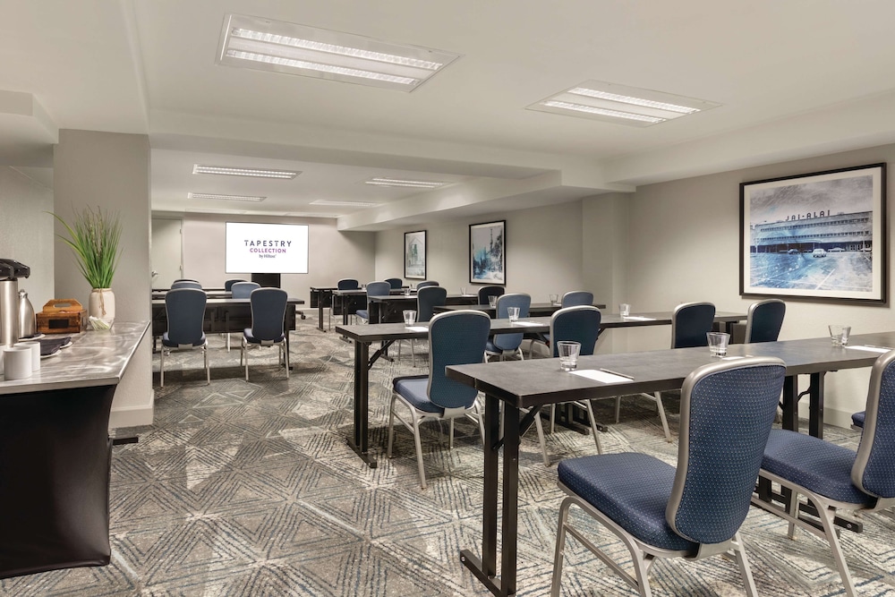 Hotel Alba, Tapestry Collection by Hilton — Hotel building in Tampa, Florida