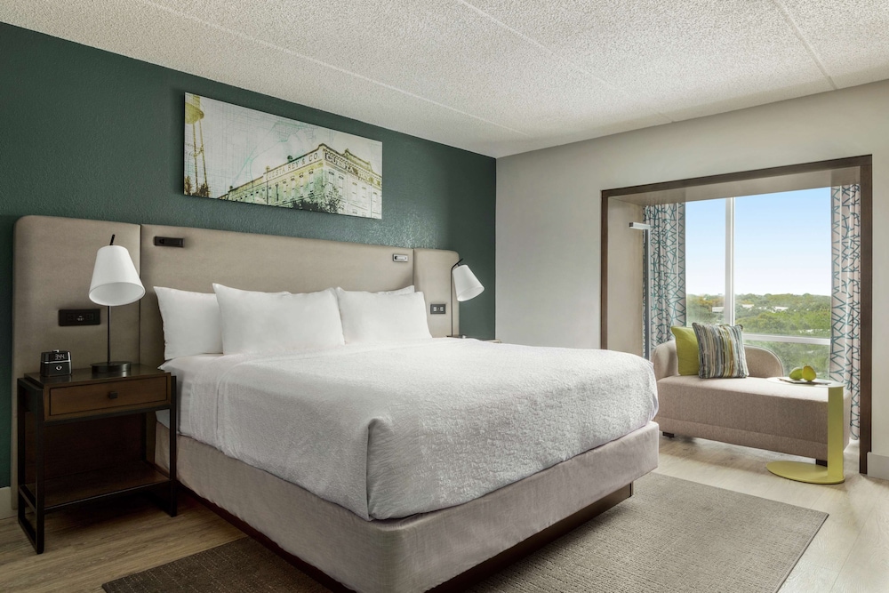Hotel Alba, Tapestry Collection by Hilton — Hotel rooms in Tampa, Florida