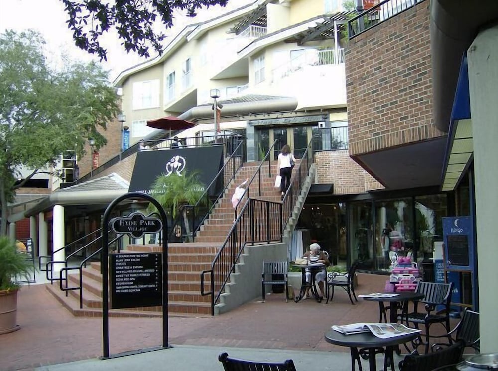 Hotel Alba, Tapestry Collection by Hilton — Attractions in the area in Tampa, Florida