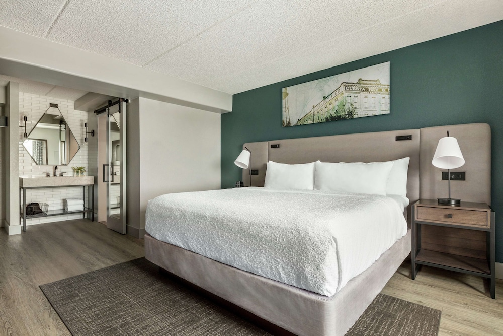 Hotel Alba, Tapestry Collection by Hilton — Hotel rooms in Tampa, Florida