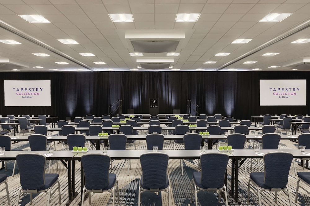 Hotel Alba, Tapestry Collection by Hilton — Hotel building in Tampa, Florida