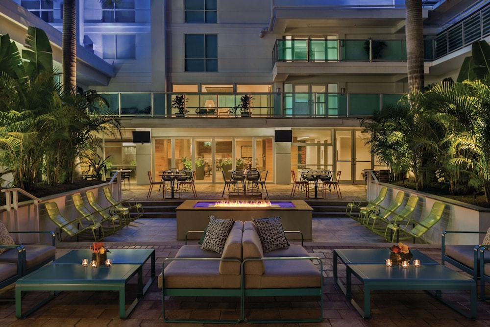 Hotel Alba, Tapestry Collection by Hilton — Restaurant & bars in Tampa, Florida