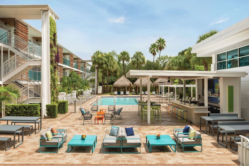 Hotel Alba, Tapestry Collection by Hilton — Swimming pool in Tampa, Florida