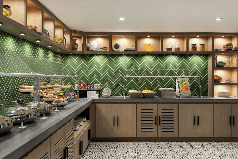 Hotel Alba, Tapestry Collection by Hilton — Restaurant & bars in Tampa, Florida