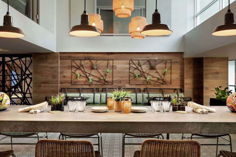 Hotel Alba, Tapestry Collection by Hilton — Restaurant & bars in Tampa, Florida