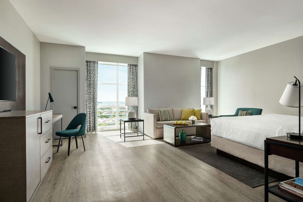 Hotel Alba, Tapestry Collection by Hilton — Hotel rooms in Tampa, Florida