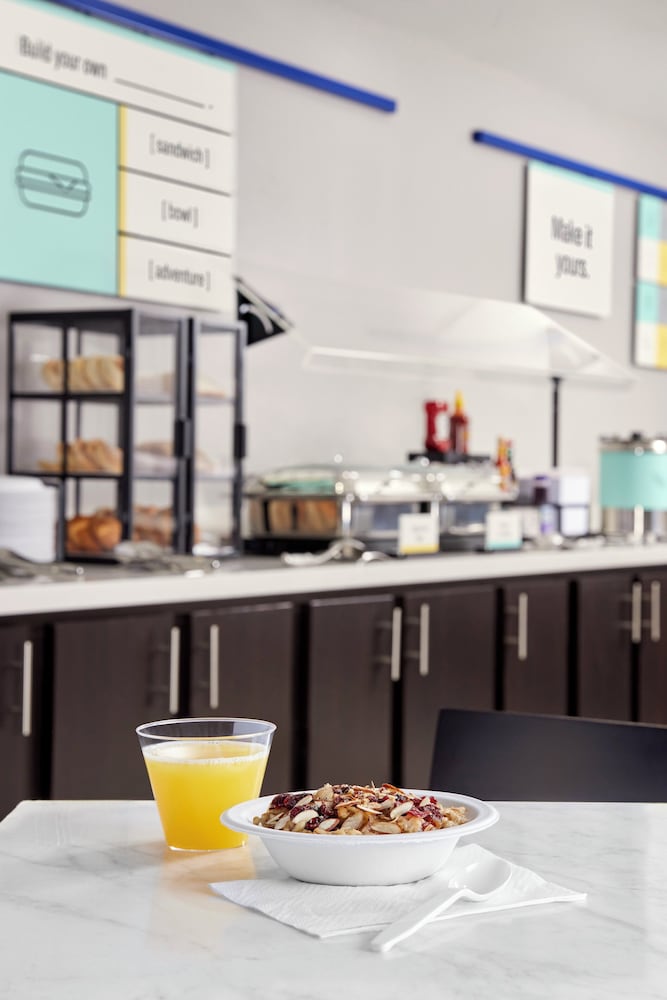 Garner Hotel North Bergen - NYC Gateway by IHG — Restaurant & bars in North Bergen, New York State
