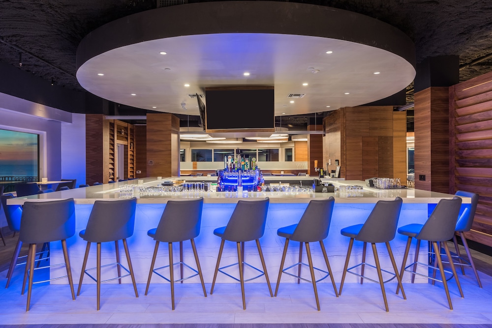 DiamondHead Beach Resort — Restaurant & bars in Fort Myers Beach, Florida