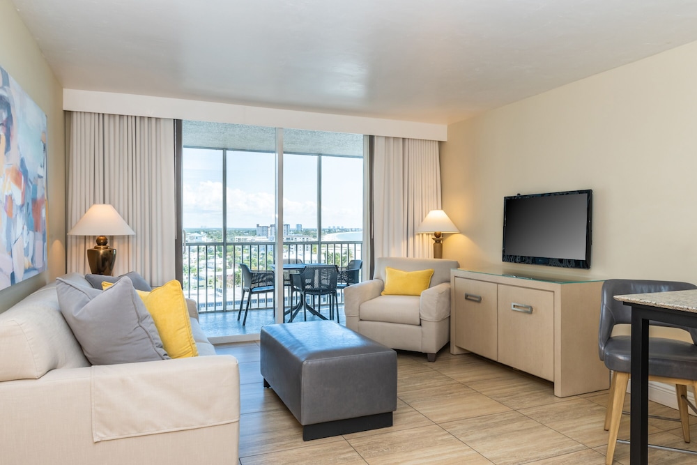 DiamondHead Beach Resort — Hotel rooms in Fort Myers Beach, Florida