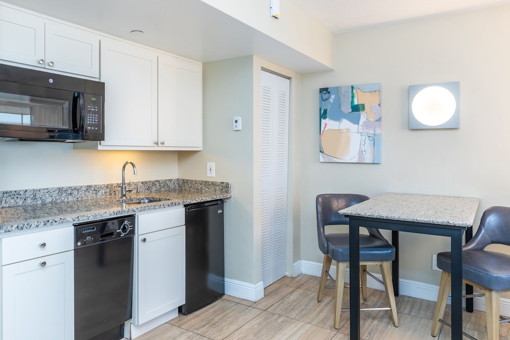DiamondHead Beach Resort — Hotel rooms in Fort Myers Beach, Florida
