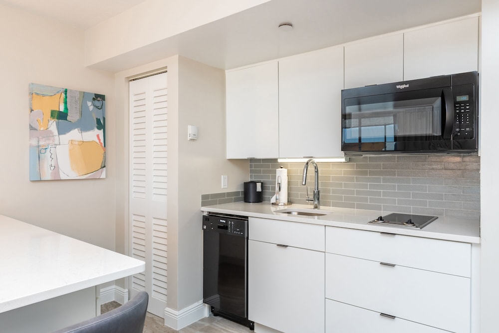 DiamondHead Beach Resort — Hotel rooms in Fort Myers Beach, Florida