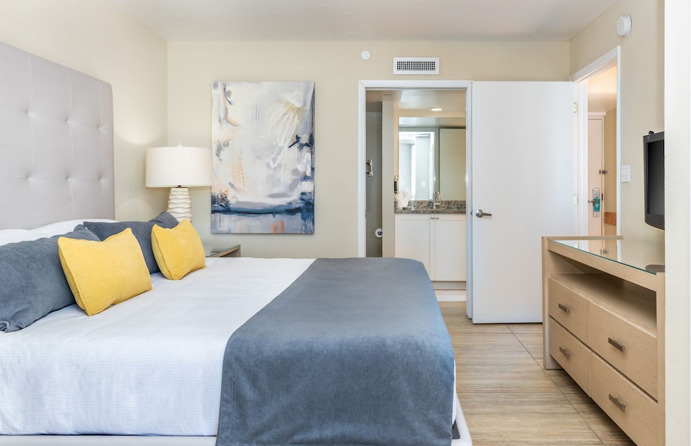 DiamondHead Beach Resort — Hotel rooms in Fort Myers Beach, Florida