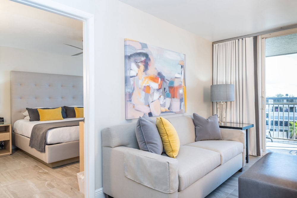 DiamondHead Beach Resort — Hotel rooms in Fort Myers Beach, Florida