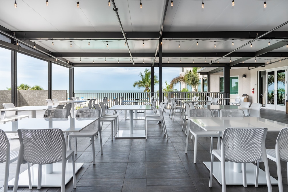 DiamondHead Beach Resort — Restaurant & bars in Fort Myers Beach, Florida
