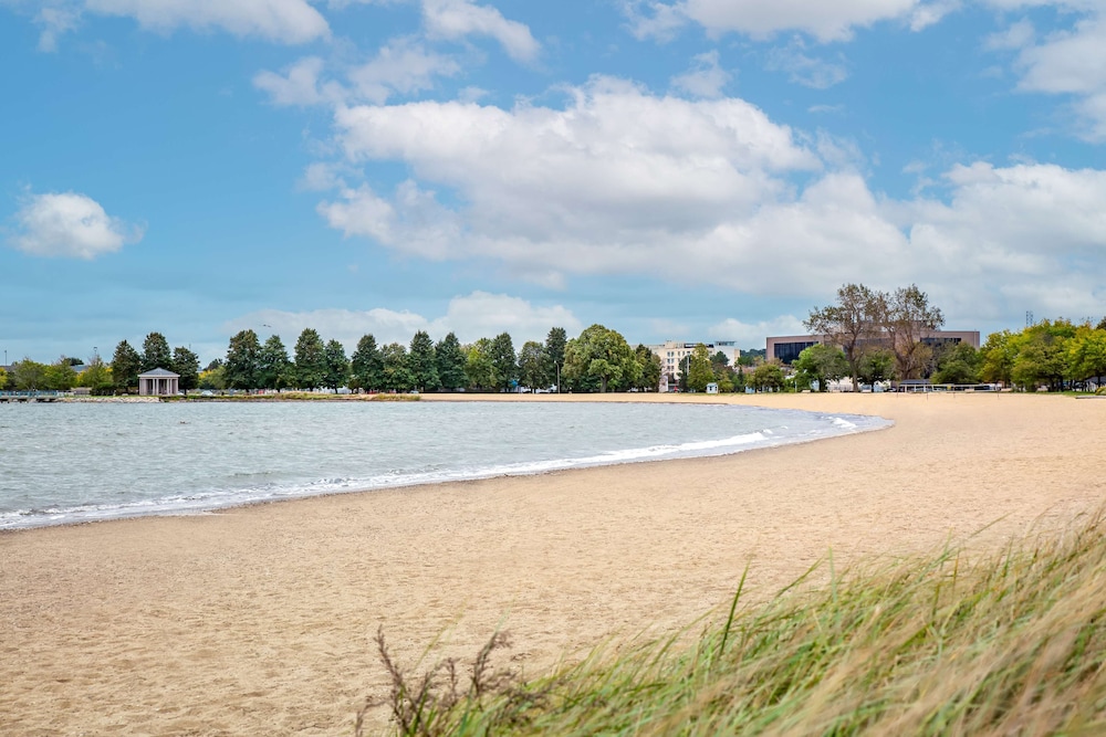 DoubleTree by Hilton Hotel Boston Bayside — Beach in Boston, Massachusetts